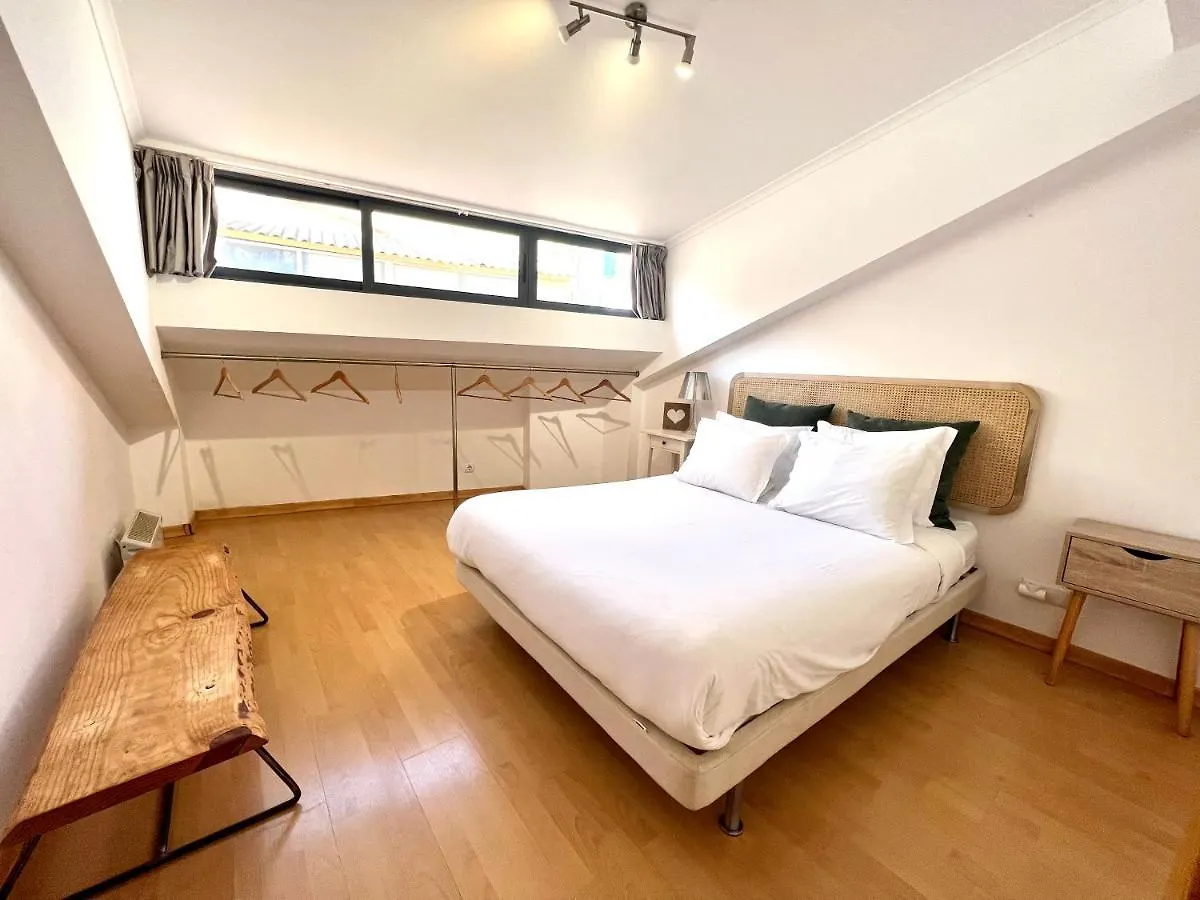 Central Gem I - Lisbon Trendy Santos District Apartment